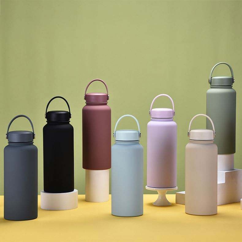 Gourde Isotherme Inox avec poignée (710 ml - 910 ml)